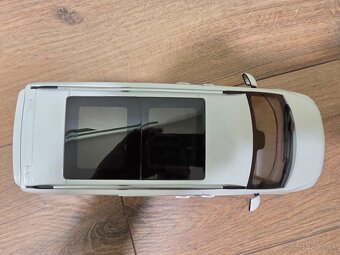 Mercedes Benz V-Klasse Model 1:18 - 8