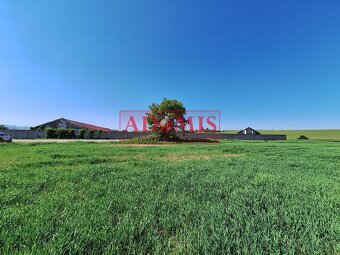 ADOMIS  - predáme stavebný pozemok Seňa 585m2,len 15min. z K - 8
