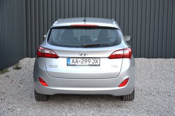 Hyundai i30 CW 1.60 SR voz, 1. maj, Serv. história, TOP výba - 8