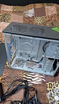 Predám PC skrinku Cooler Master + 600w zdroj EVGA + vetraky - 8