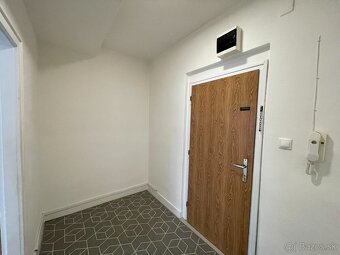 Na prenájom 2 izbový byt v centre NMnV - 8