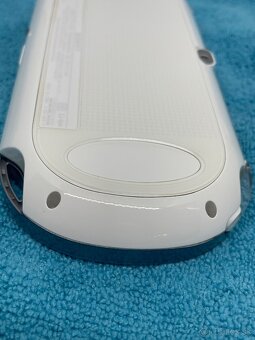 PS VITA PCH-1000 - OLED biela verzia 3. - 8