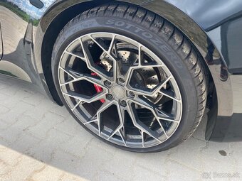 Porsche 911 Carrera 4 - 8