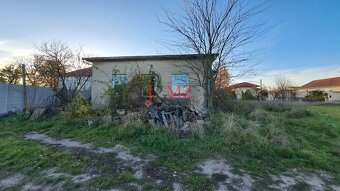 Stavebný pozemok  815 m2 s budovou, Levice, Kalinčiakovo (SM - 8