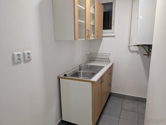 PRENÁJOM- Obchodný, firemný priestor s parkovaním - 8