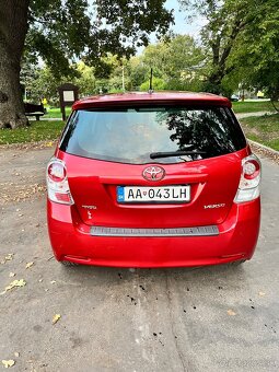 Toyota Corolla 2,2 D-4D - 8