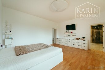 Moderný a priestranný 5 izbový dom s veľkým pozemkom - 8