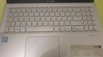 Asus vivobook 15 x512fa - 8