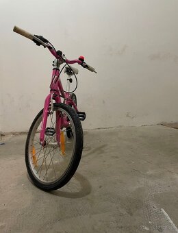 Růžový holčičí kolo značky Specialized - 8