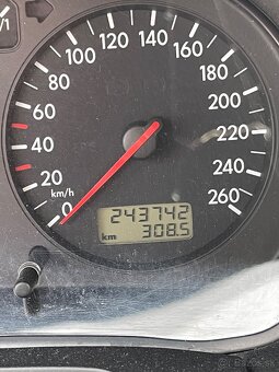 PREDÁM VW GOLF 4 1.8 BENZÍN - 8