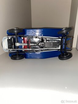 Alfa Romeo 8C 2300 1:18 - 8