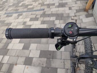 Predám celoodpružený e-bike Specialized LEVO FSR - 8