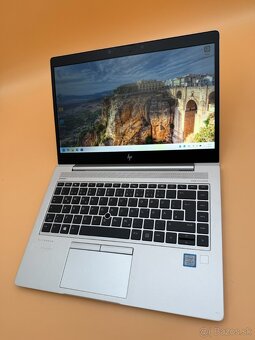 Notebook HP 14″ s procesorom Intel Core i5 a 32 GB RAM - 8