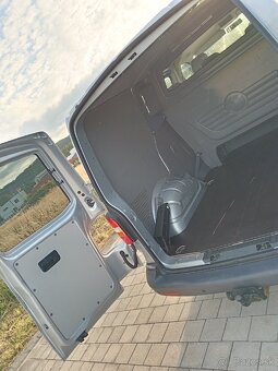Predám dodávku vw transporter T5 77kw 1.9tdi - 8