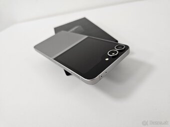 Samsung Galaxy Z Flip 6 - 8