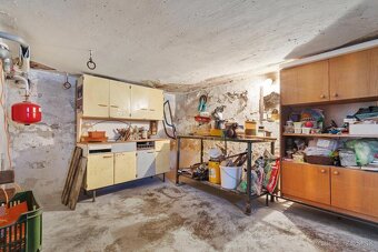 Rodinný dom na predaj vo Vajnoroch s možnosťou ďalšej výstav - 8