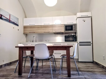 Prenájom, veľký apartmán v centre Košíc - 8