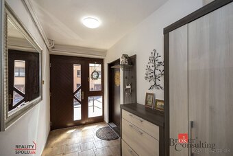 S krásnymi výhľadmi 7 izbový rodinný dom na predaj, super pa - 8