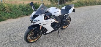 Kawasaki ZX10R - 8