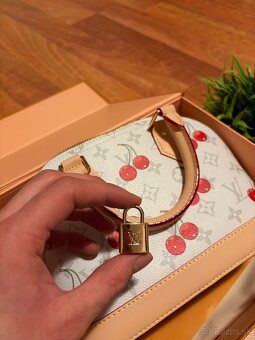 Louis Vuitton cherry kabelka - 8