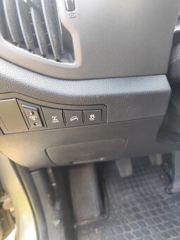 Predaj Kia Sportage SL 4WD 2,0 CRDI EX+XENÓN+ŤAŽNÉ - 8