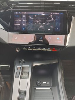 Peugeot 408 so strešným oknom - 8