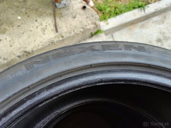 235/40R19 - 8