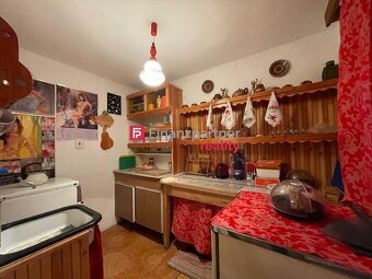Ježidedko-Ježibabka s MHD - veľká murovaná chata nad Ruskou. - 8