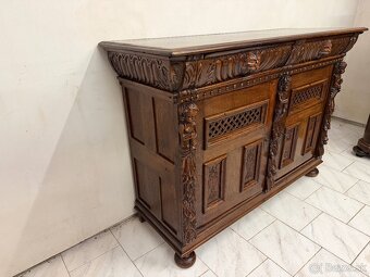 Starožitná neorenesanční skříň - 8