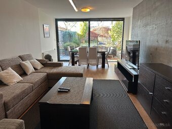 Predám celoročne obývateľnú záhradnú chatu/dom v Dúbravke - 8