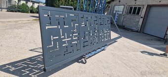 Samonosná brána vypalovaný plech - 8