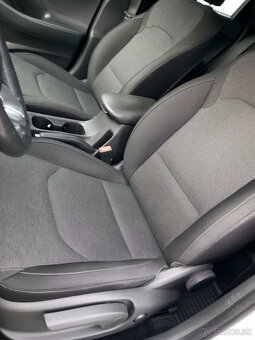 Hyundai i30 CW 1.6Crdi Family r.v.2021 Kúp na Slovensku - 8