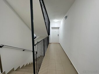 NA PRENÁJOM, KRÁSNY 3 I BYT S PARKOVACÍM STÁTIM, SVIT - 8