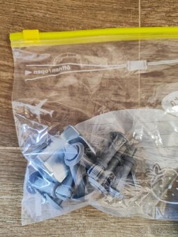 Rohovy stol IKEA BEKANT - 8