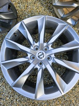 Atraktívne, originálne disky VOLVO - 5x108 R18 - 8