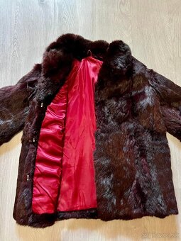 pravy zimny kozusinovy kabat-kozuch burgundy - 8