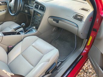 Volvo V70 D5, manuál - 8