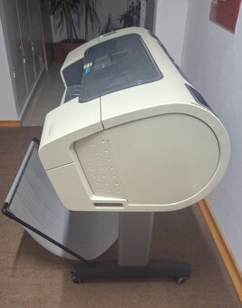 Darujem ploter HP_T610 - 8