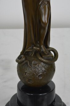 Bronzová soška - Justicia na mramoru - 8