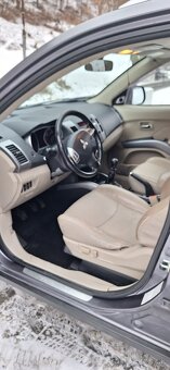 Predám Mitsubishi Outlander 4 x 4 - 8