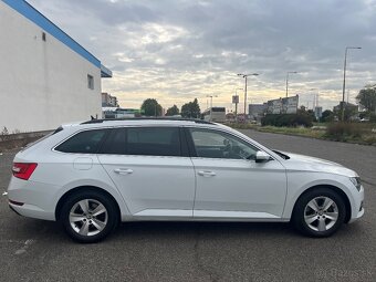 Škoda Superb 2.0 TDI Combi DSG Ambition - 8