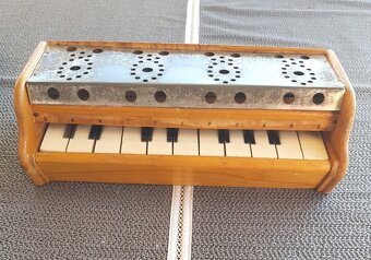 staré hračky : pásový buldozér  KDN a iné - 8