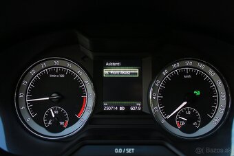 Škoda Octavia Combi TDI, DSG, Vyhr. volant, Kamera, LED - 8