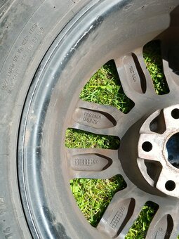 Predám sadu zimných diskov 16" Volkswagen s pneumatikami - 8