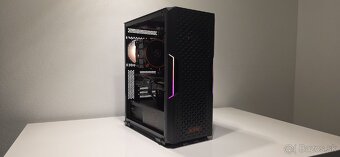 Ryzen 7 1700X, 16GB Ram, M.2 256GB + SSD 1TB, RX5700XT 8GB - 8