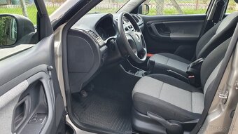 Škoda Fabia 1,4i/16V, naj.Original 40.000km, Garážovana. - 8