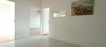 Výnimočný 3,5-izbový byt priamo v centre Lučenca – Námestie - 8