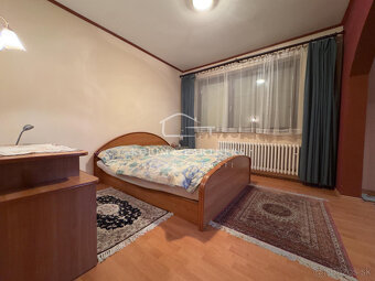 Atypický, priestranný rodinný dom v tichej časti Komárna - 8