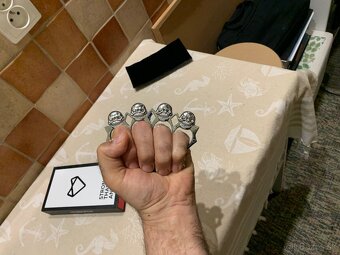 Predam kovovy BOXER na sebaobranu-motiv lebiek - 8