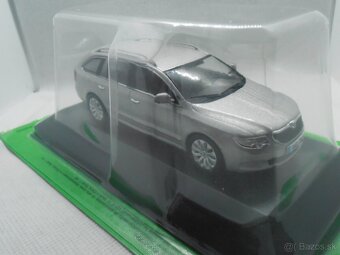 Škoda Superb II "Kaleidoskop" 1/43 - 8